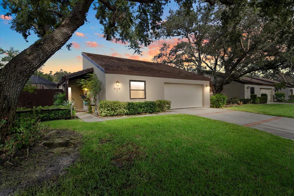 3953 GLEN OAKS MANOR DRIVE
