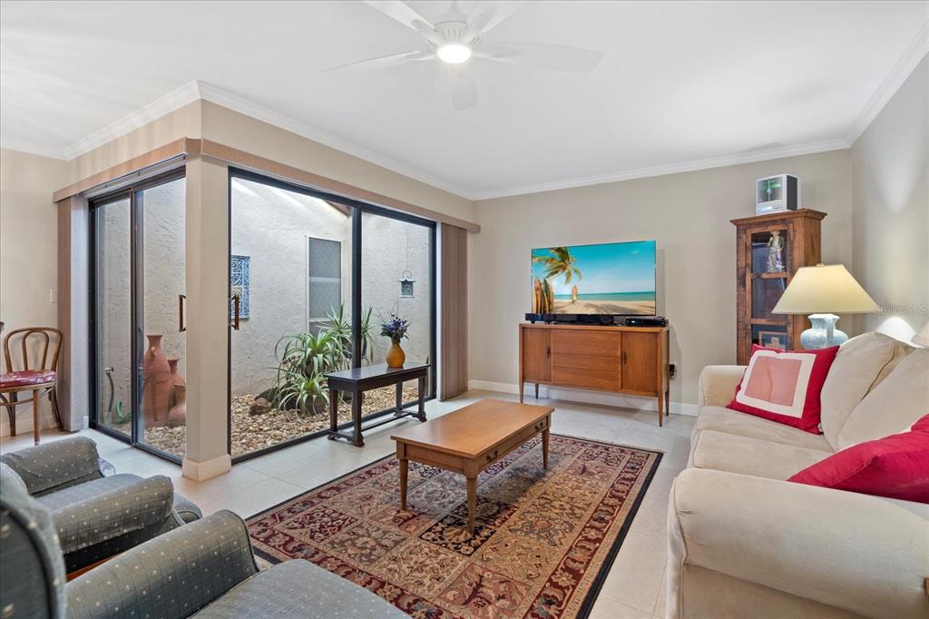 3953 GLEN OAKS MANOR DRIVE