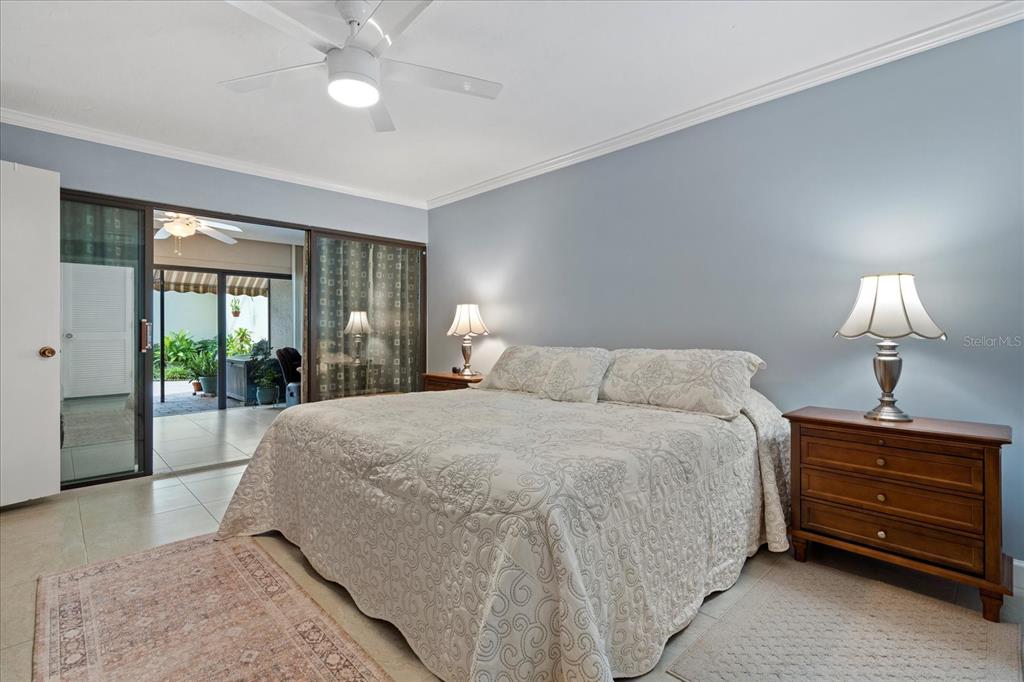 3953 GLEN OAKS MANOR DRIVE