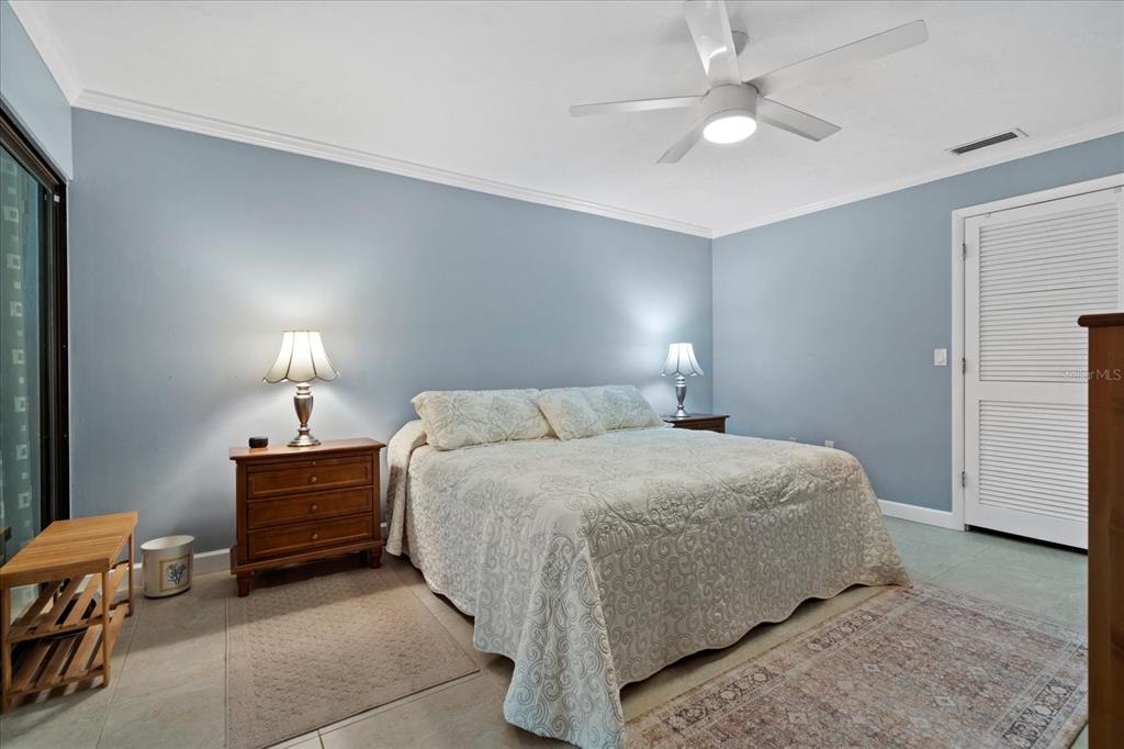 3953 GLEN OAKS MANOR DRIVE