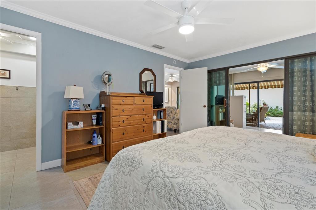 3953 GLEN OAKS MANOR DRIVE