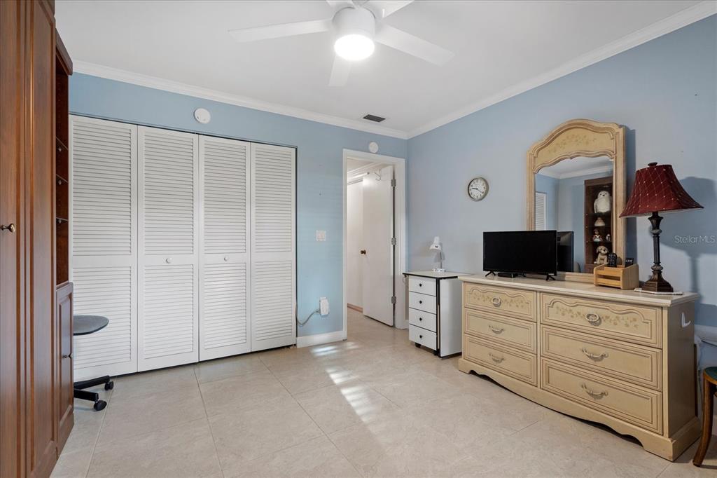 3953 GLEN OAKS MANOR DRIVE