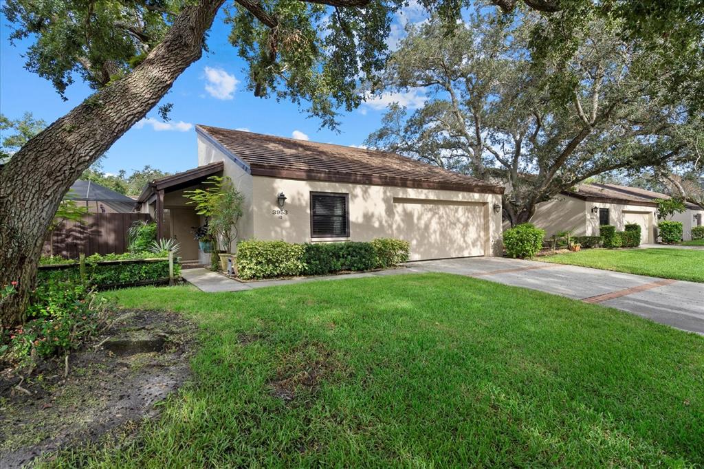 3953 GLEN OAKS MANOR DRIVE