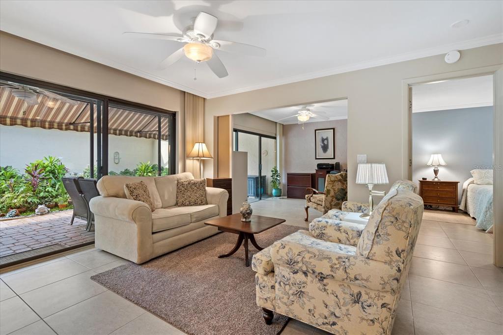 3953 GLEN OAKS MANOR DRIVE