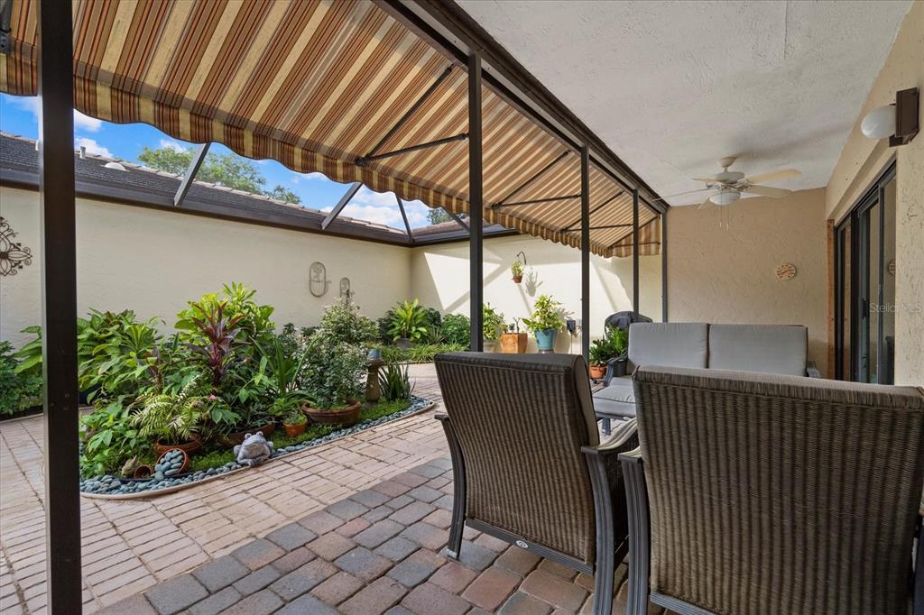 3953 GLEN OAKS MANOR DRIVE
