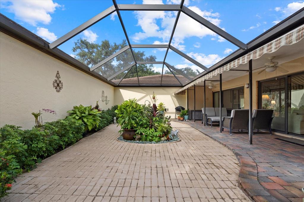 3953 GLEN OAKS MANOR DRIVE
