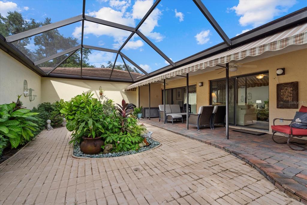 3953 GLEN OAKS MANOR DRIVE
