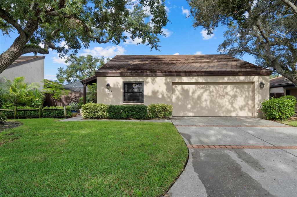 3953 GLEN OAKS MANOR DRIVE