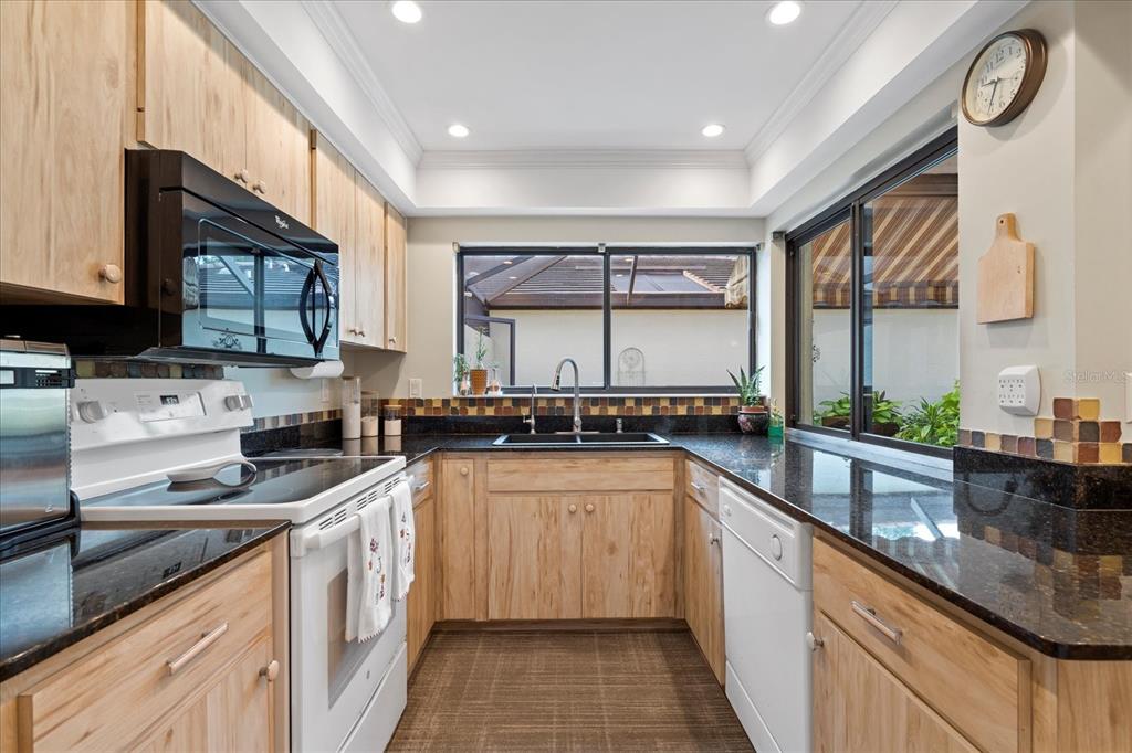 3953 GLEN OAKS MANOR DRIVE