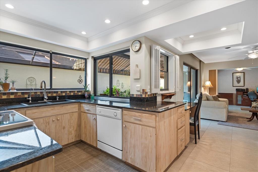 3953 GLEN OAKS MANOR DRIVE