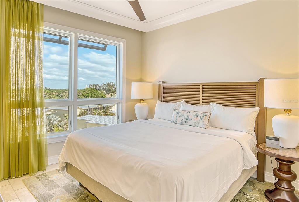 915 SEASIDE DRIVE UNIT 606, We