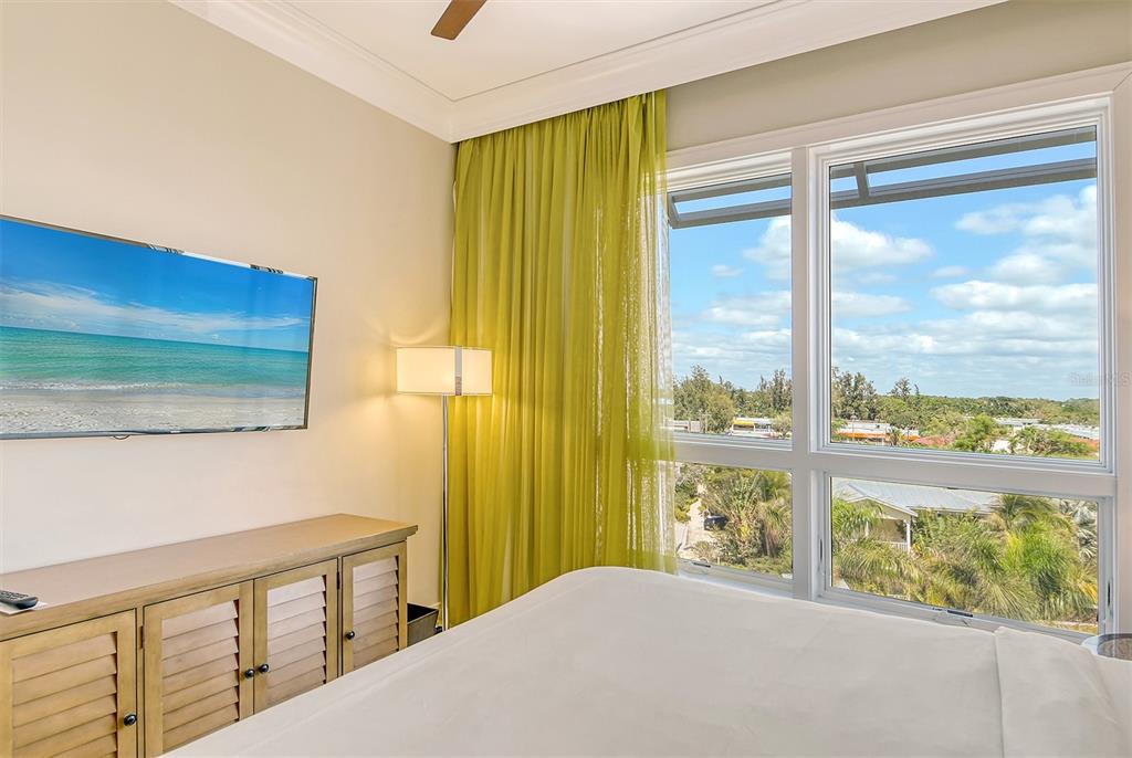 915 SEASIDE DRIVE UNIT 606, We