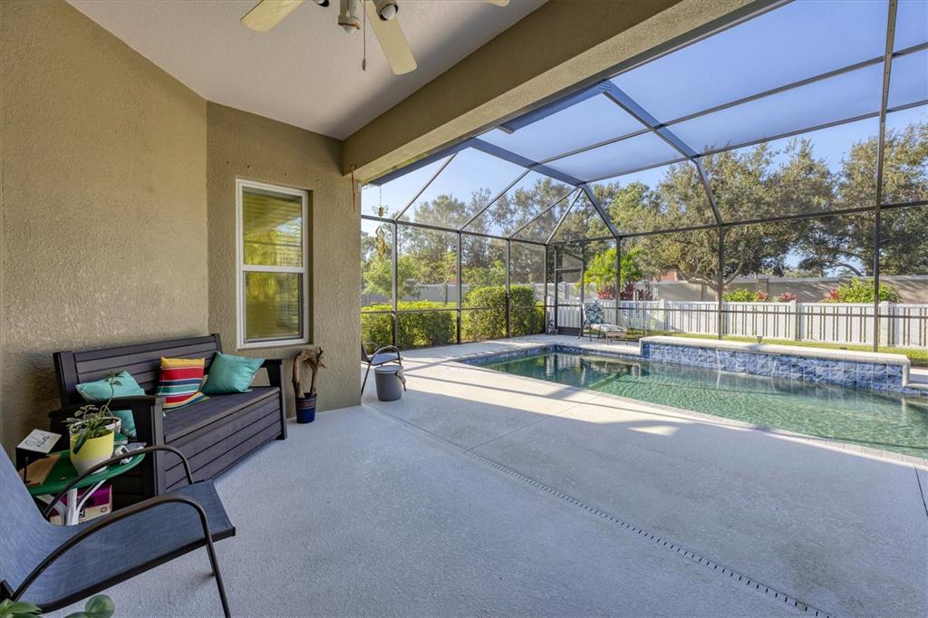 7040 WHITE WILLOW COURT