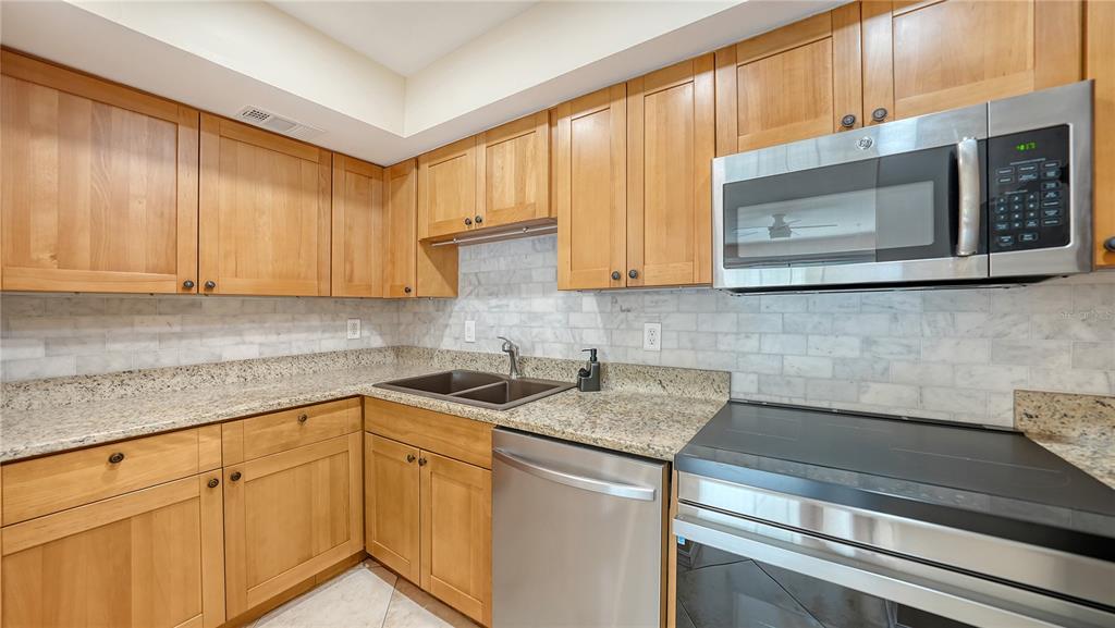 631 N ORANGE AVENUE UNIT 208