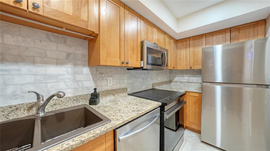 631 N ORANGE AVENUE UNIT 208