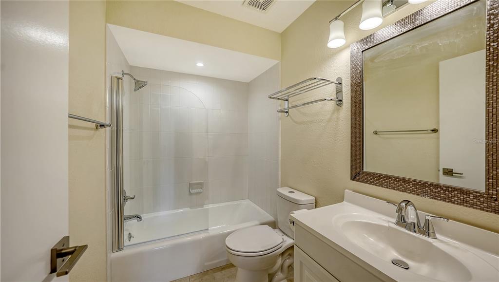 631 N ORANGE AVENUE UNIT 208