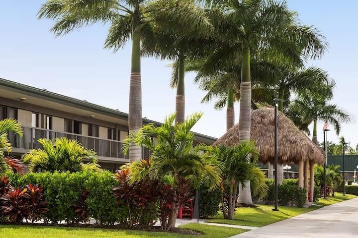 7150 N TAMIAMI TRAIL UNIT S-61