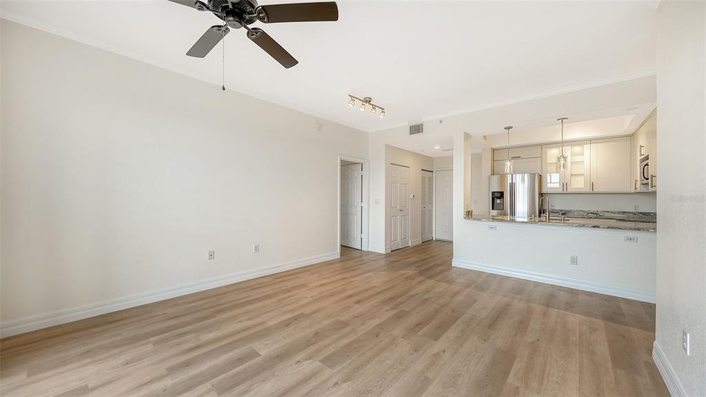 1064 N TAMIAMI TRAIL UNIT 1435