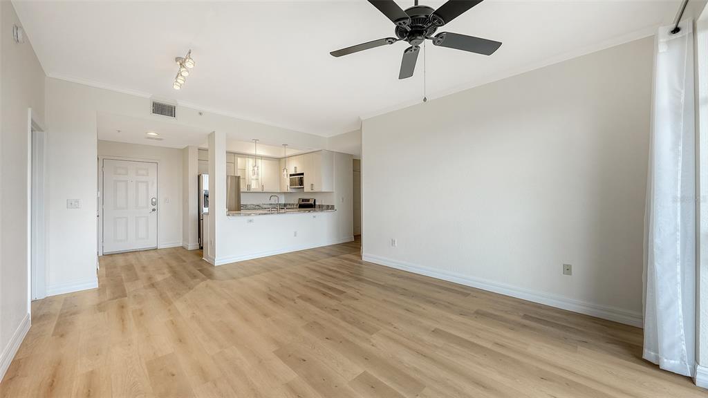 1064 N TAMIAMI TRAIL UNIT 1435