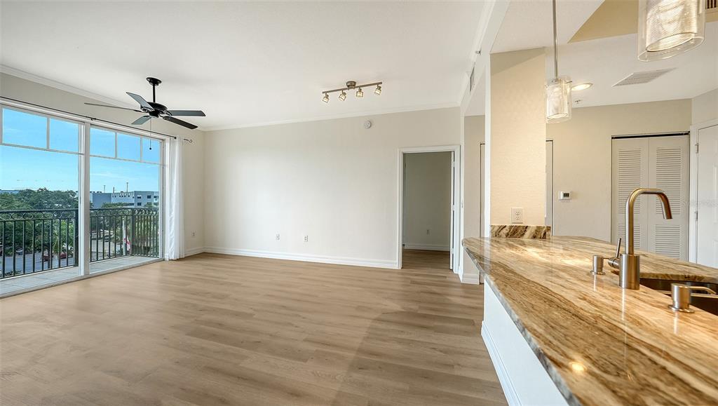 1064 N TAMIAMI TRAIL UNIT 1435