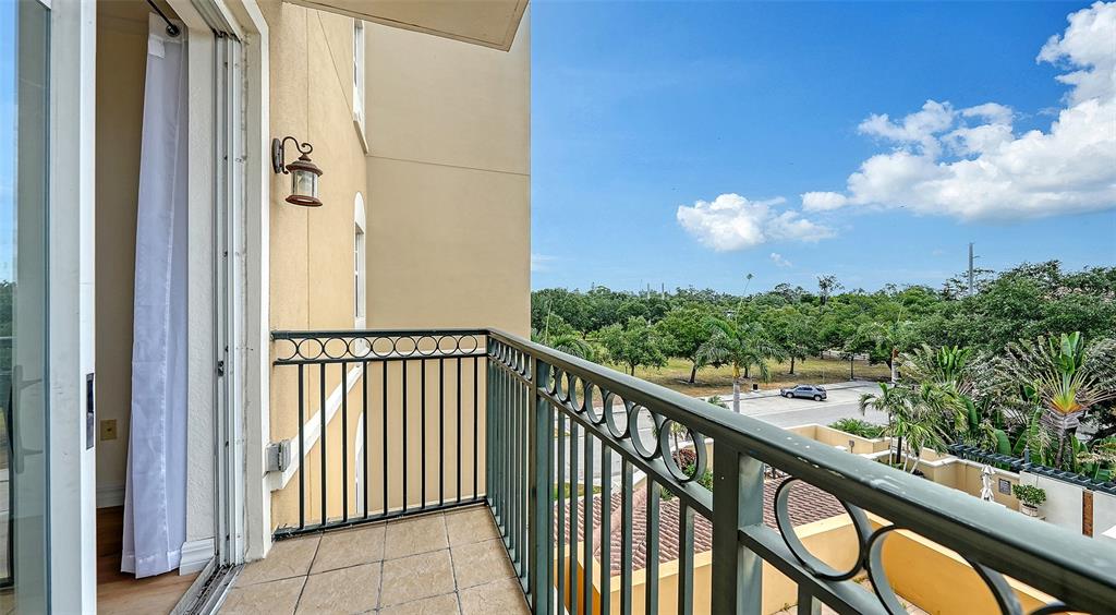 1064 N TAMIAMI TRAIL UNIT 1435