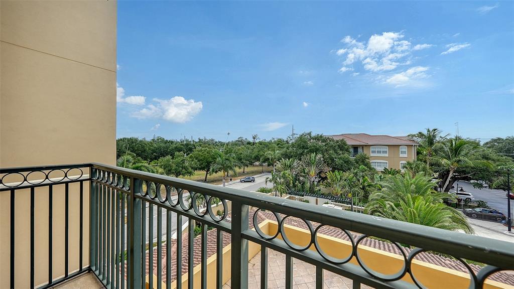 1064 N TAMIAMI TRAIL UNIT 1435