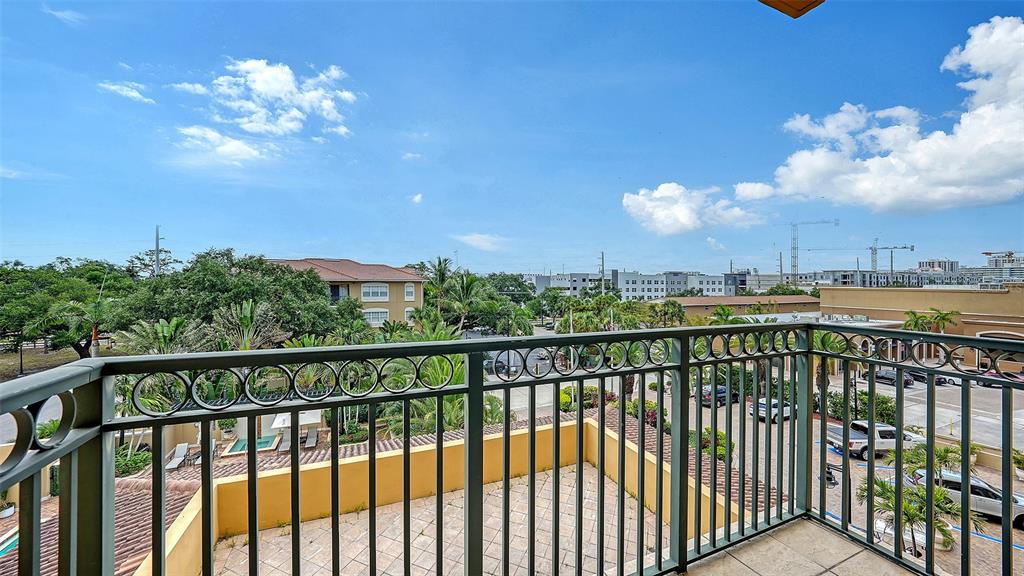 1064 N TAMIAMI TRAIL UNIT 1435