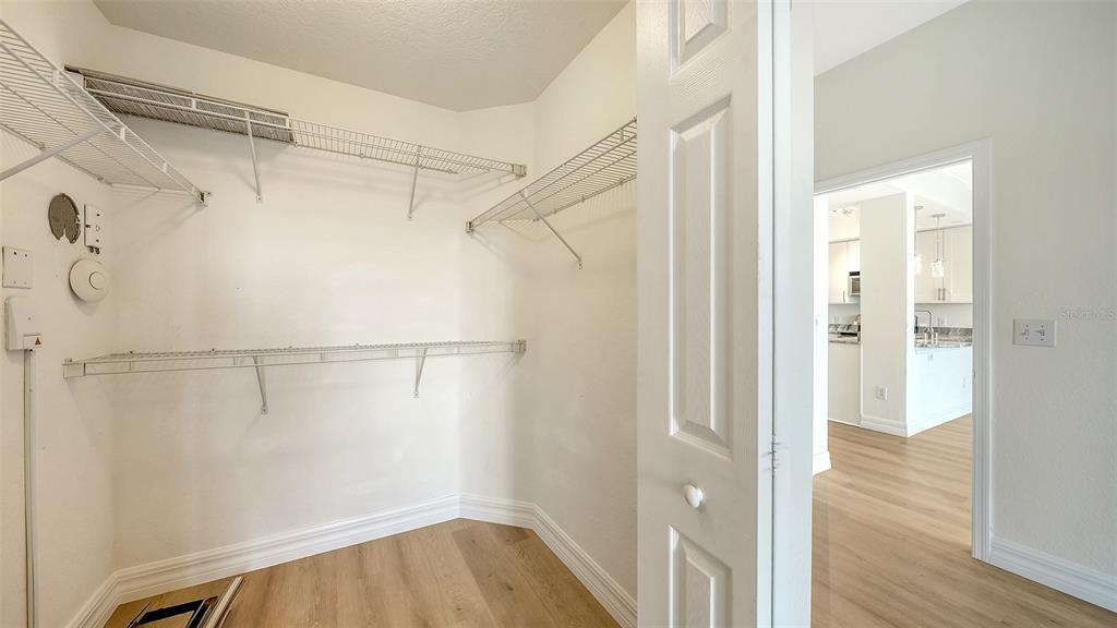 1064 N TAMIAMI TRAIL UNIT 1435