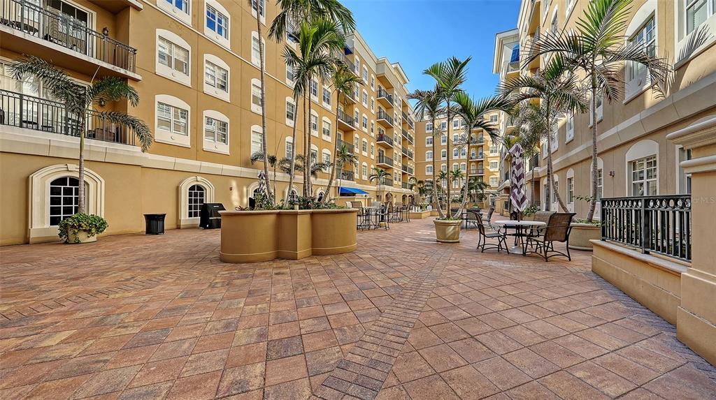 1064 N TAMIAMI TRAIL UNIT 1435