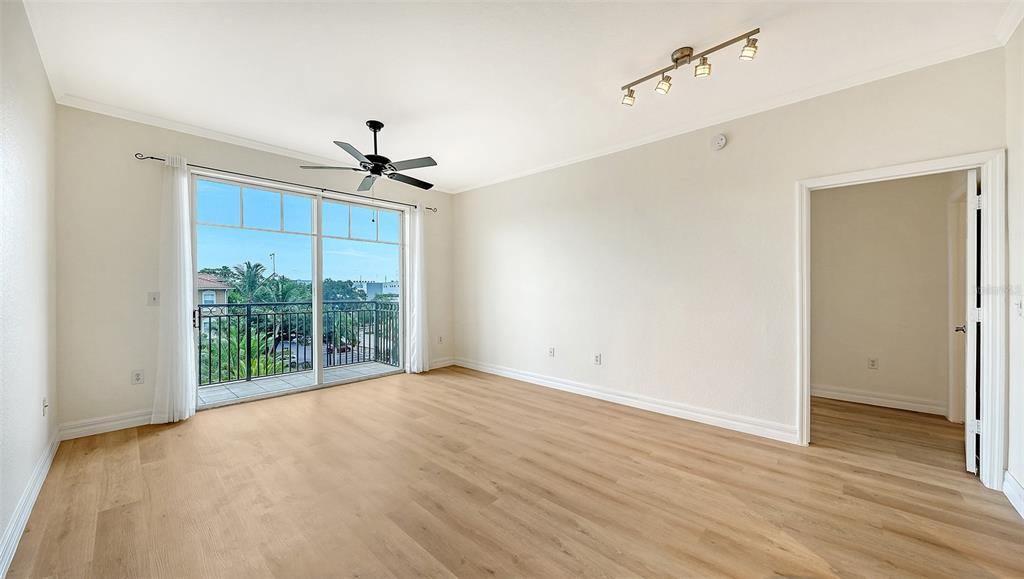 1064 N TAMIAMI TRAIL UNIT 1435