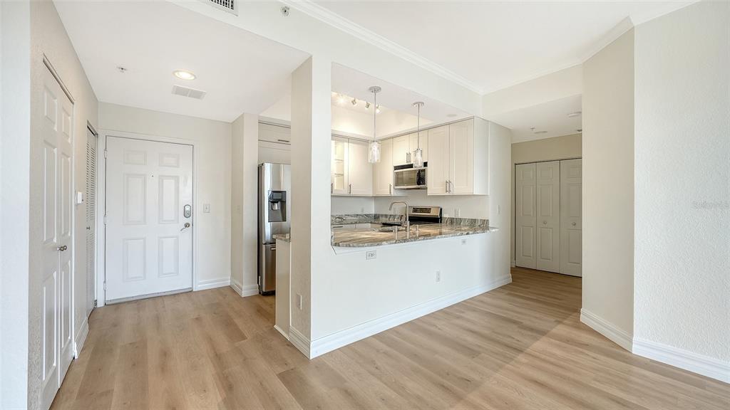 1064 N TAMIAMI TRAIL UNIT 1435