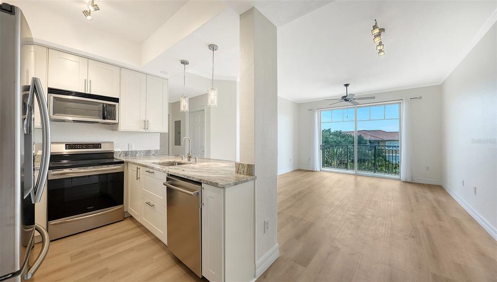 1064 N TAMIAMI TRAIL UNIT 1435