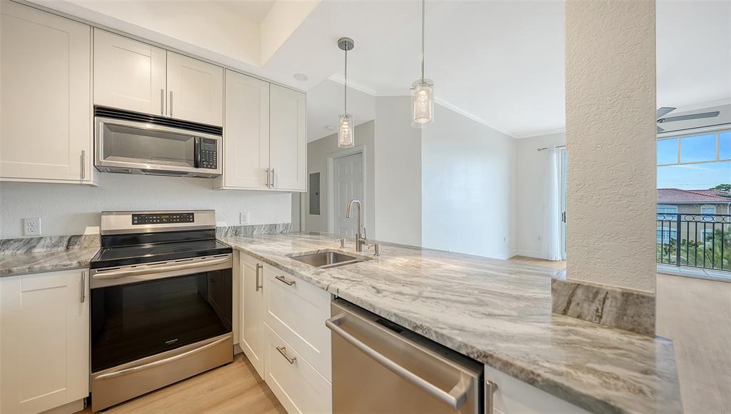 1064 N TAMIAMI TRAIL UNIT 1435