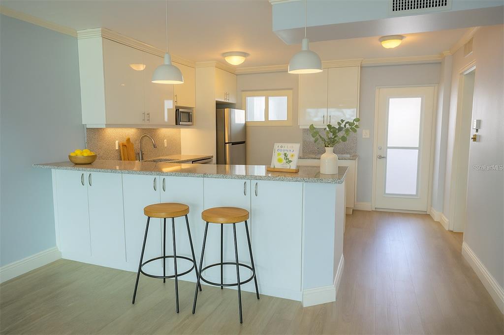 33 S GULFSTREAM AVENUE UNIT 30