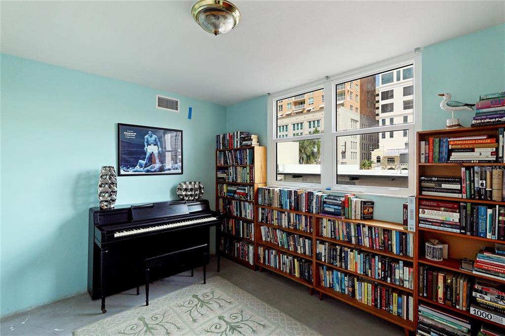 33 S GULFSTREAM AVENUE UNIT 30