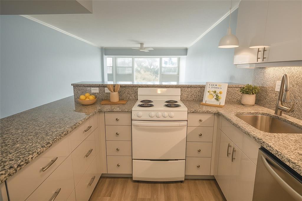 33 S GULFSTREAM AVENUE UNIT 30
