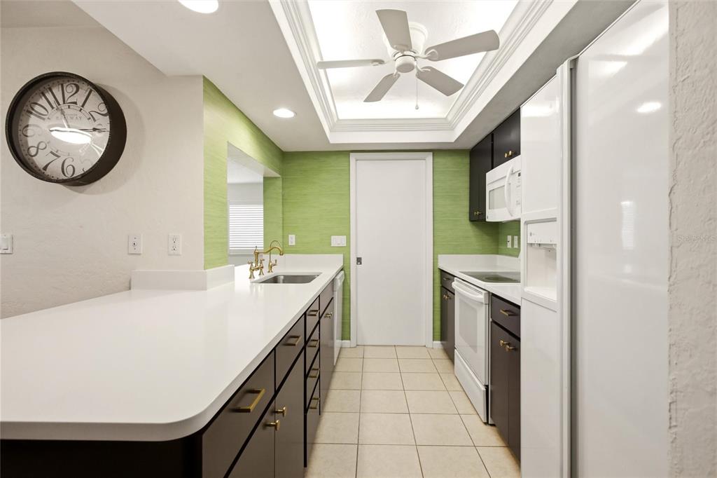 3721 COLLINS STREET UNIT 812