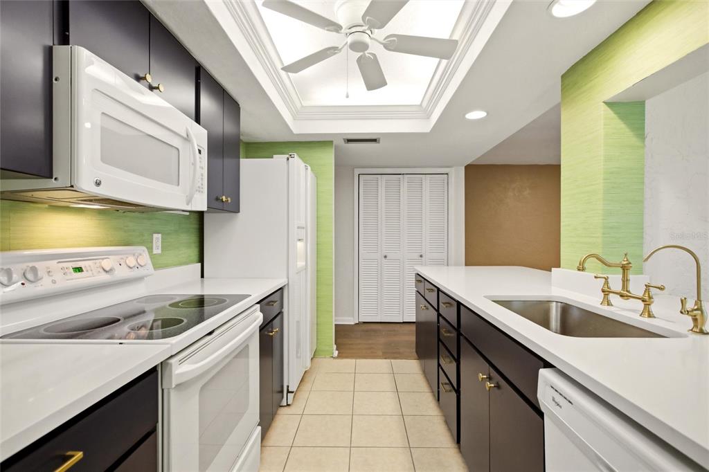 3721 COLLINS STREET UNIT 812