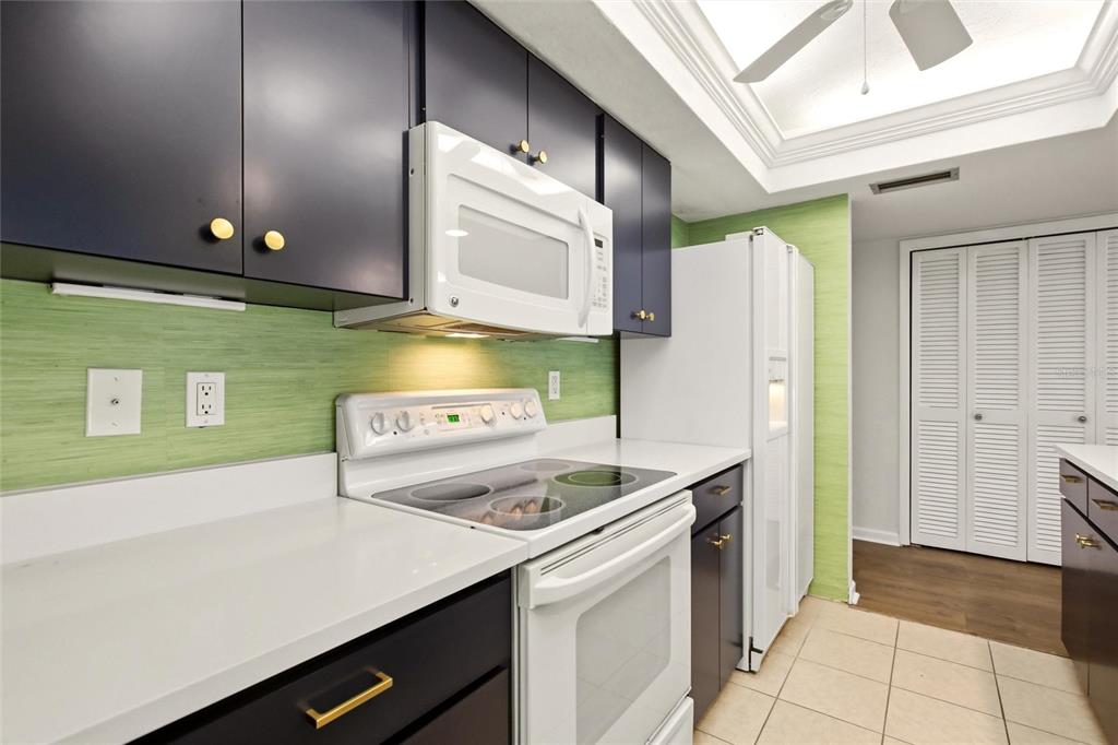 3721 COLLINS STREET UNIT 812