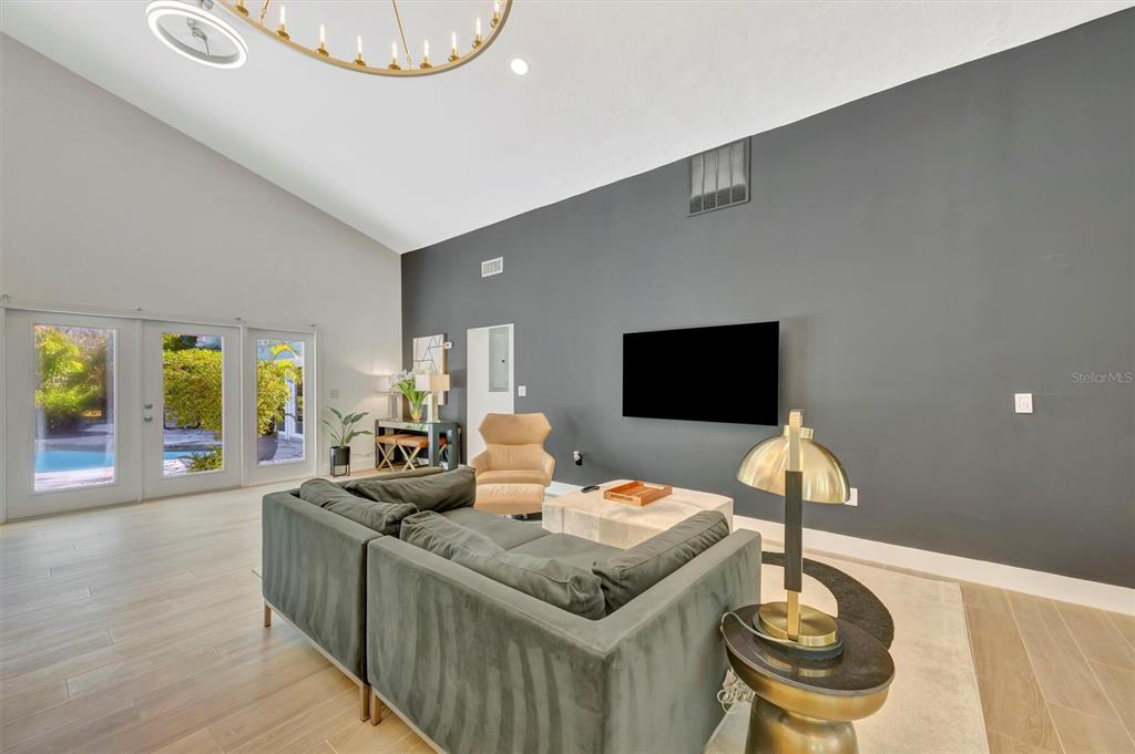 403 LONGBOW TRAIL