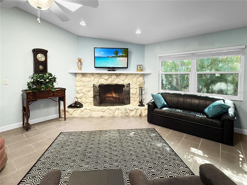 2042 COUNTRY MEADOWS PLACE
