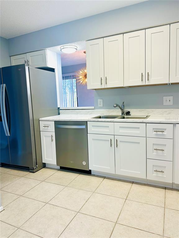 2200 BAHIA VISTA ST UNIT B3