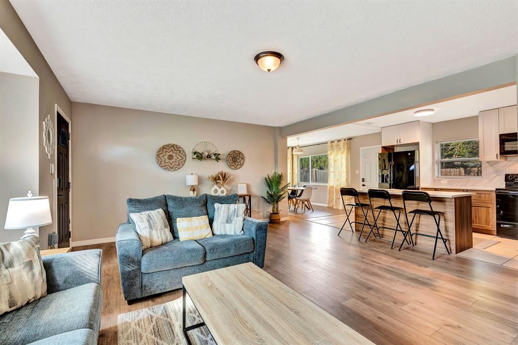 2127 LEE LANE