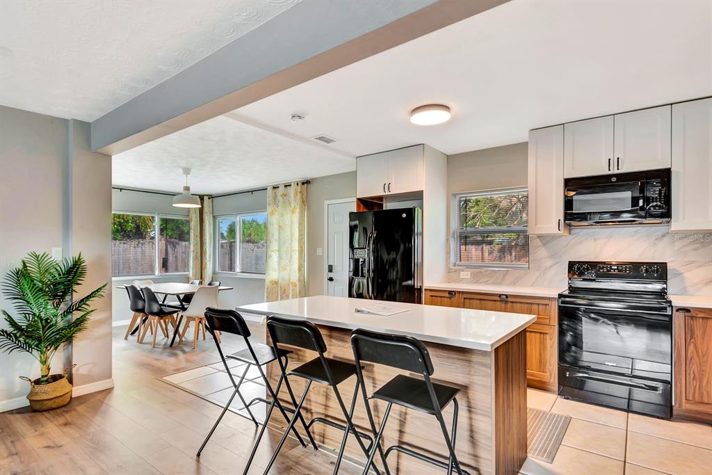 2127 LEE LANE