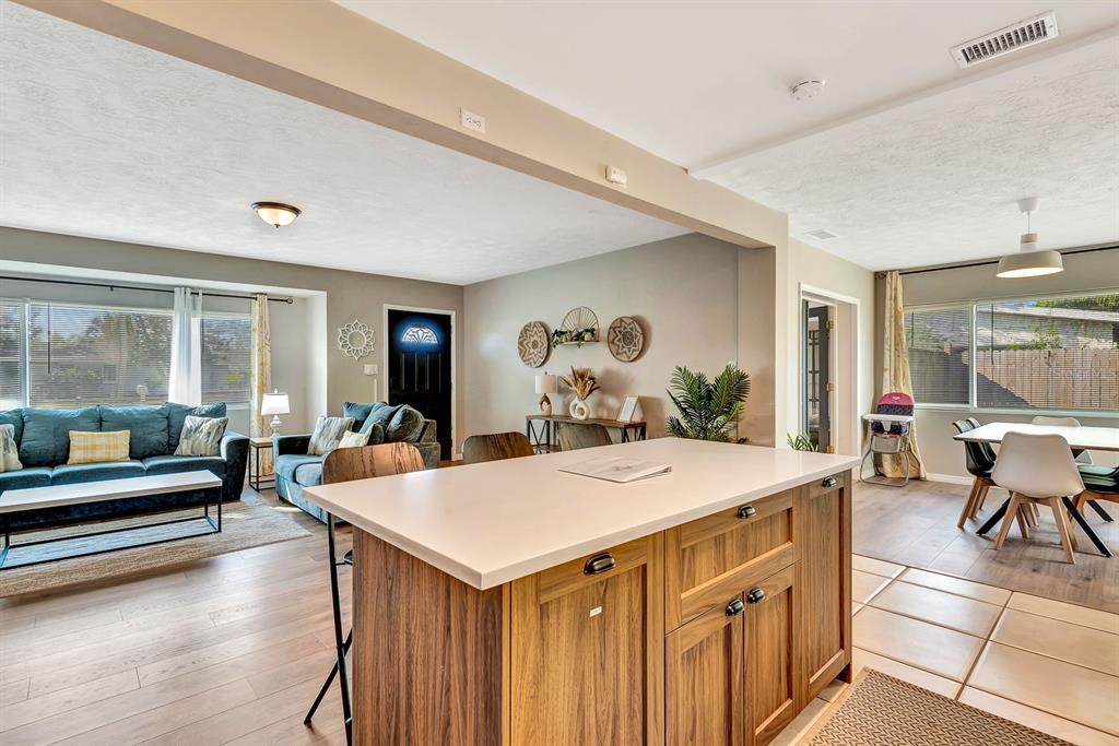 2127 LEE LANE
