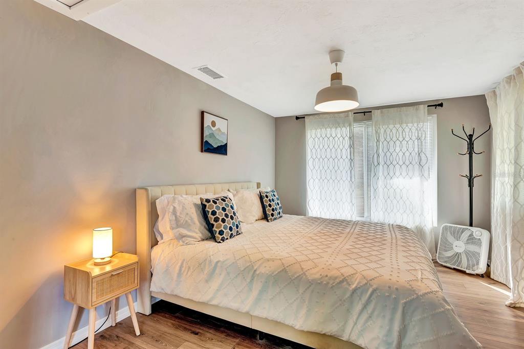 2127 LEE LANE