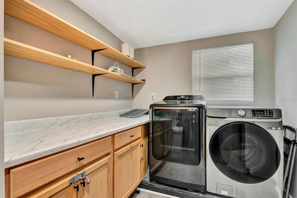 2127 LEE LANE