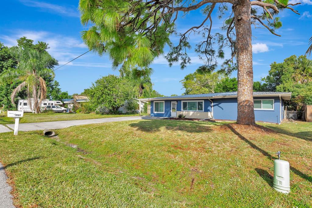 2127 LEE LANE