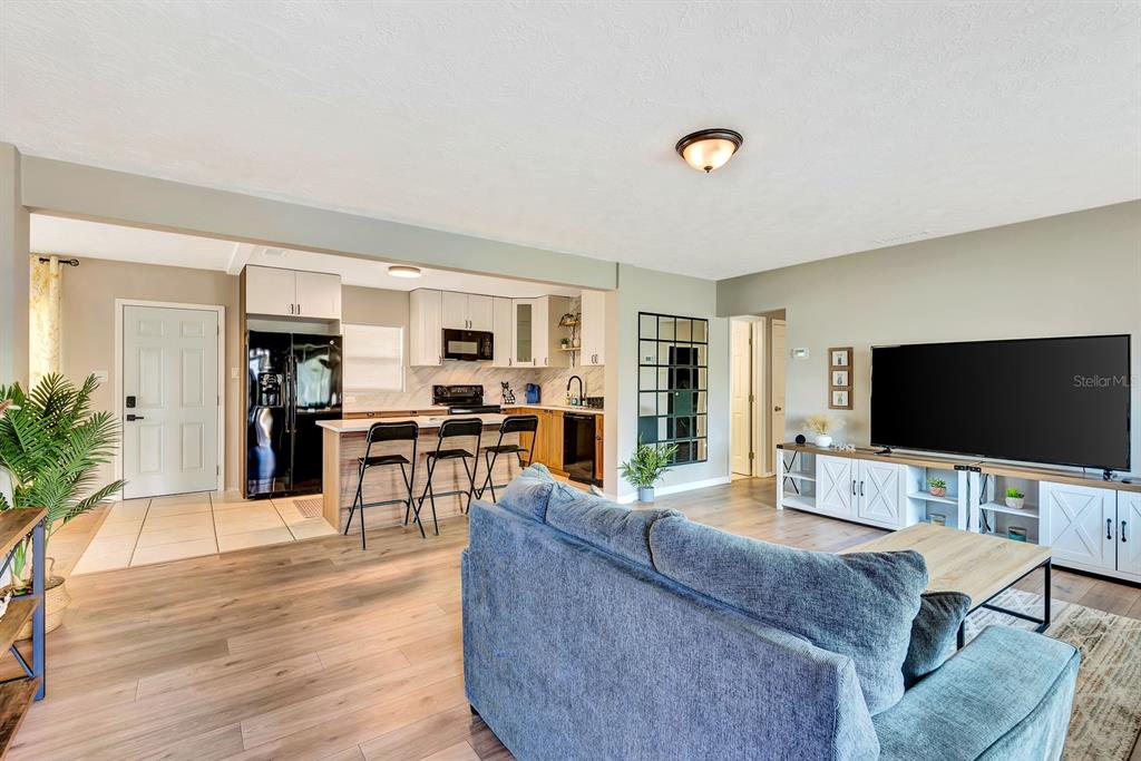 2127 LEE LANE