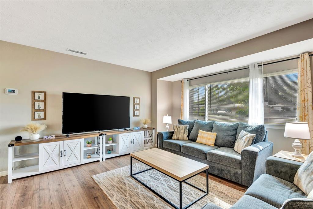 2127 LEE LANE